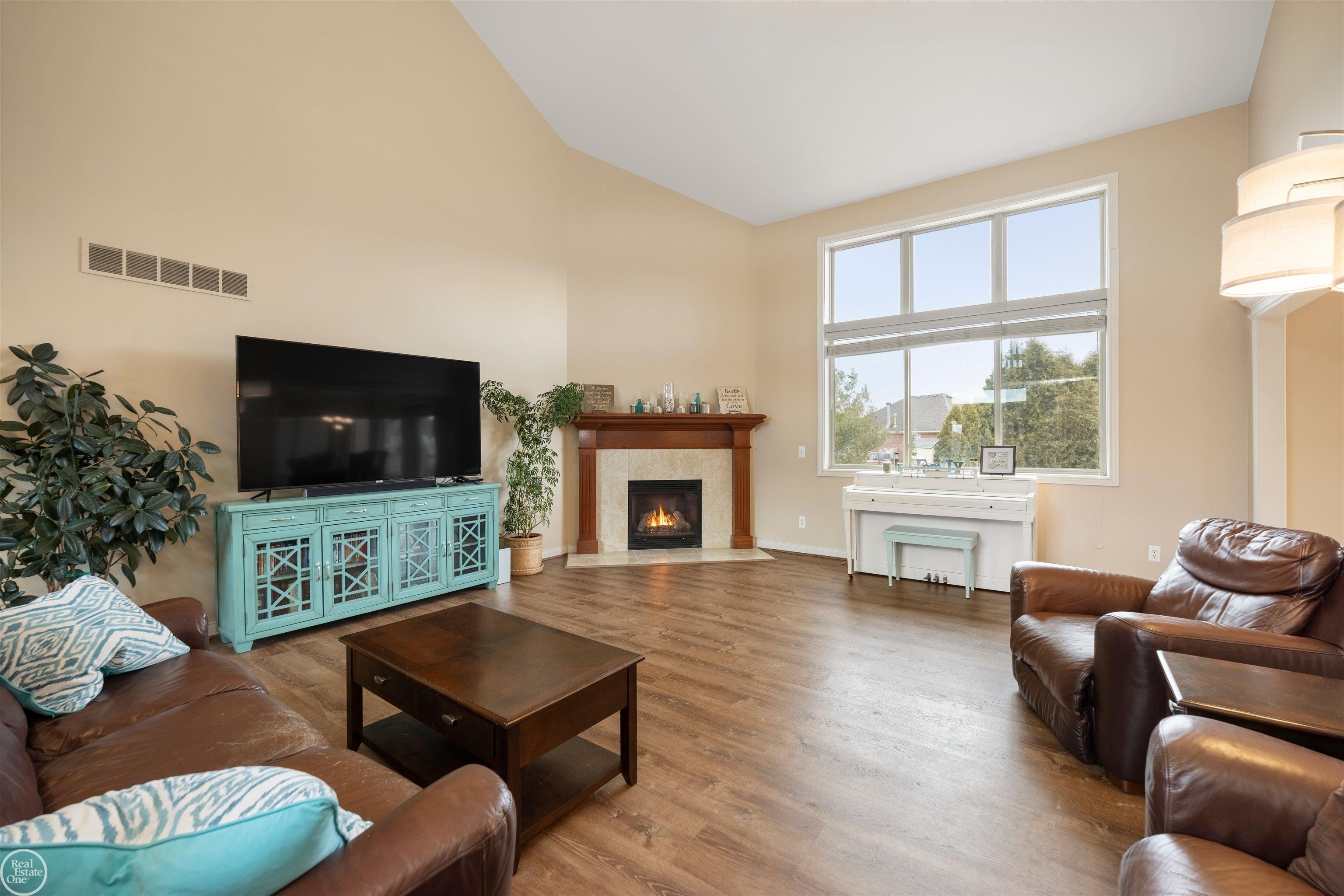 50442 Nesting Ridge Drive Macomb, MI 48044 - Photo 4 of 54 50168039-0095b74a-062e-441f-ba02-17816066750e.JPG