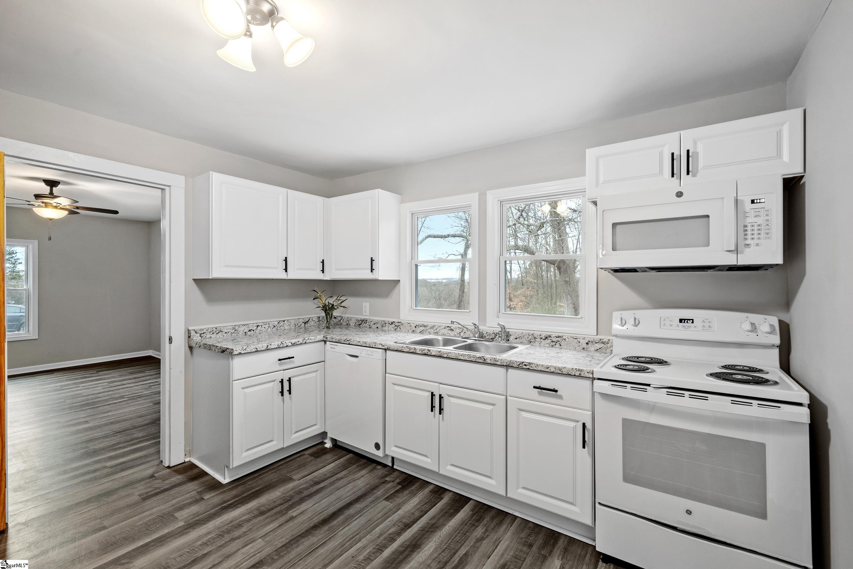 1180 Jackson Street Duncan, SC 29334 - Photo 5 of 21 Gallery Image 5