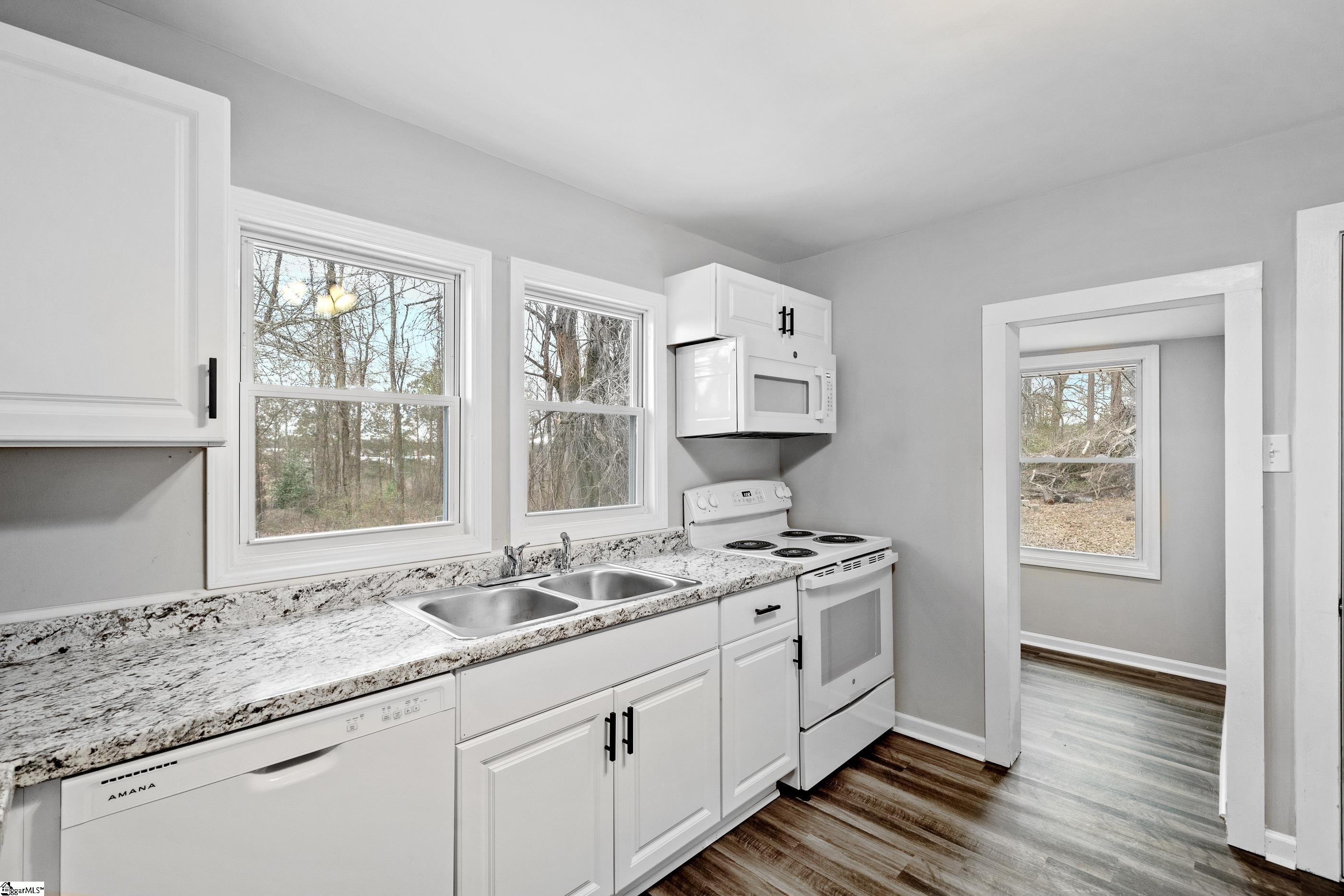 1180 Jackson Street Duncan, SC 29334 - Photo 6 of 21 Gallery Image 6
