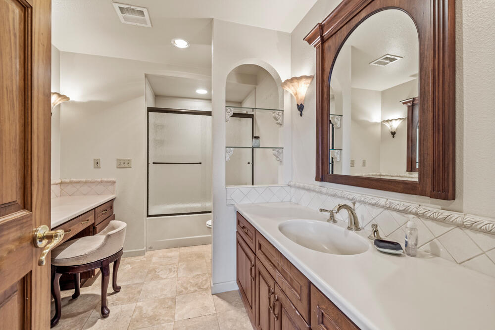 24624 Schaupp Road Klamath Falls, OR 97603 - Photo 51 of 62 24624SchauppRd.-Interiors-31