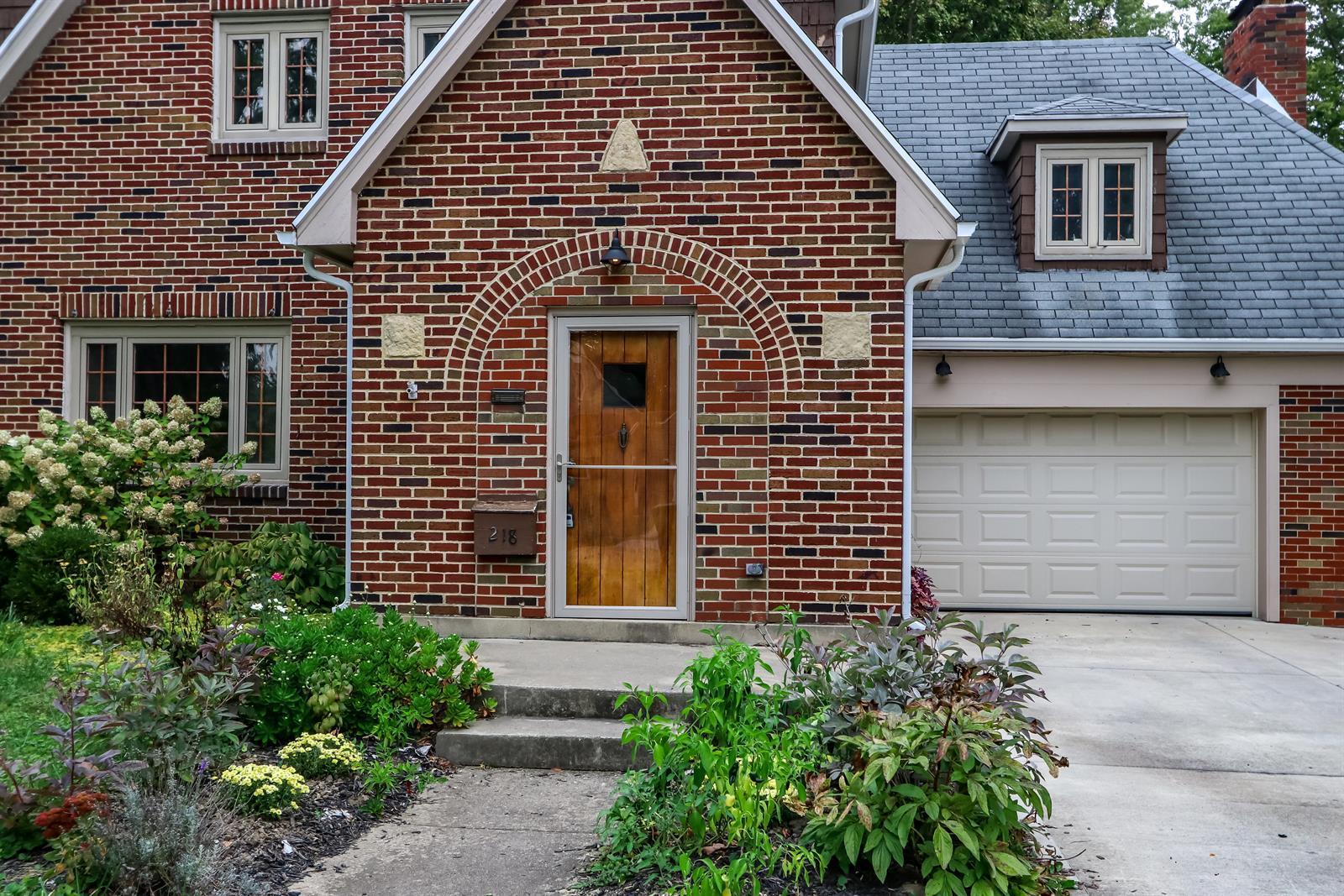 218 Dover Road Springfield, OH 45504 - Photo 3 of 37 Gallery Image 3