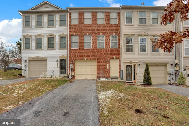 $2,695 | 3902 Cotton Tree Lane, Burtonsville, MD 20866