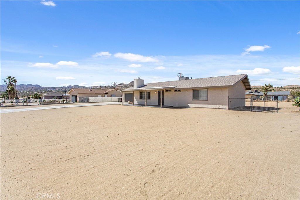 58146 Spring Drive Yucca Valley, CA 92284 - Photo 4 of 29