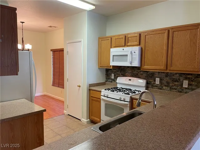 $1,775 | 5511 East Jackpot Winner Lane, Unit 103, Las Vegas, NV 89122