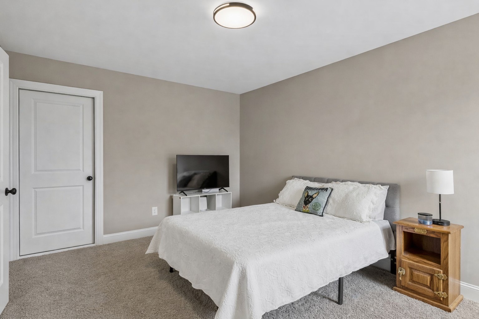 8708 Newtown Road Rockvale, TN 37153 - Photo 39 of 50 a bedroom with a bed and a television