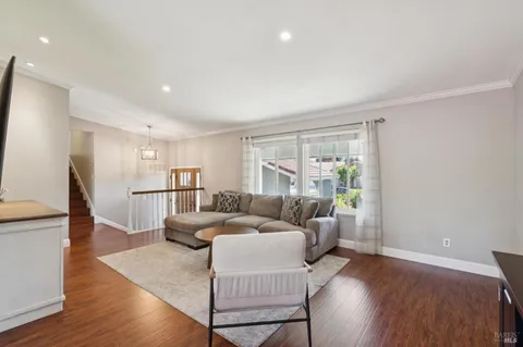 $1,049,000 | 112 Rose Petal Court, Petaluma, CA 94954
