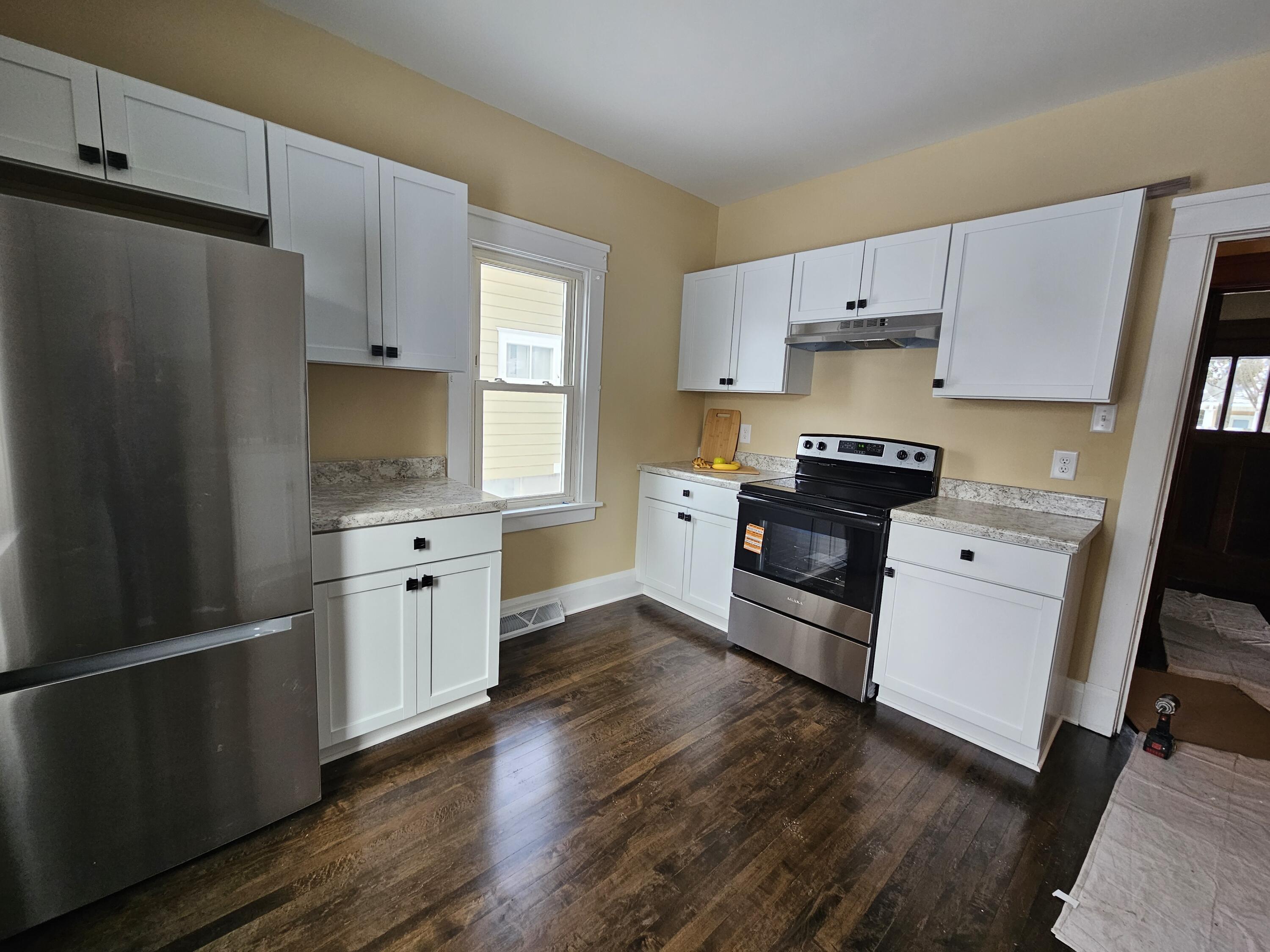 1324 Hayes Avenue Racine, WI 53405 - Photo 8 of 18 1000063871