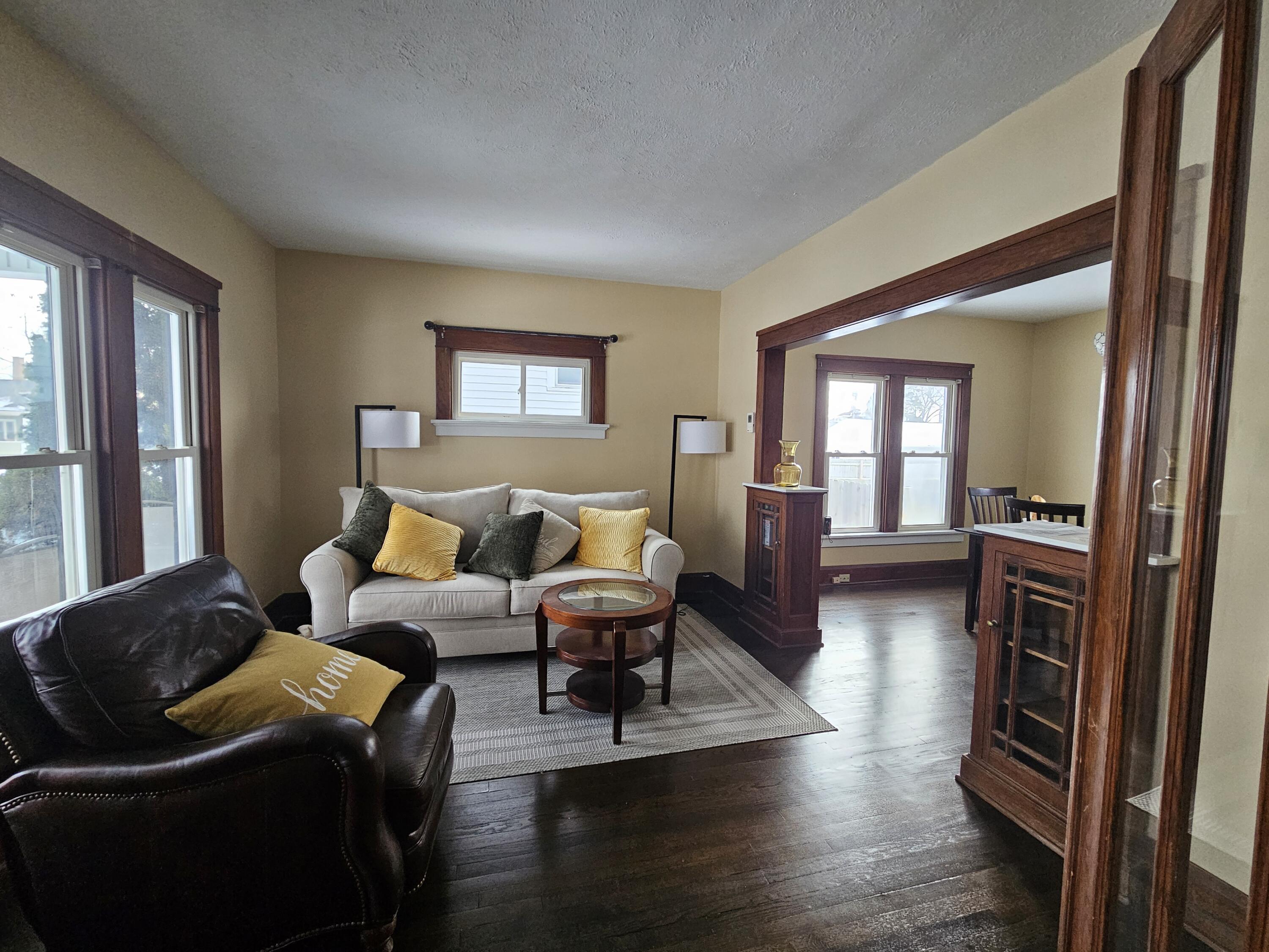 1324 Hayes Avenue Racine, WI 53405 - Photo 2 of 16 1000063866