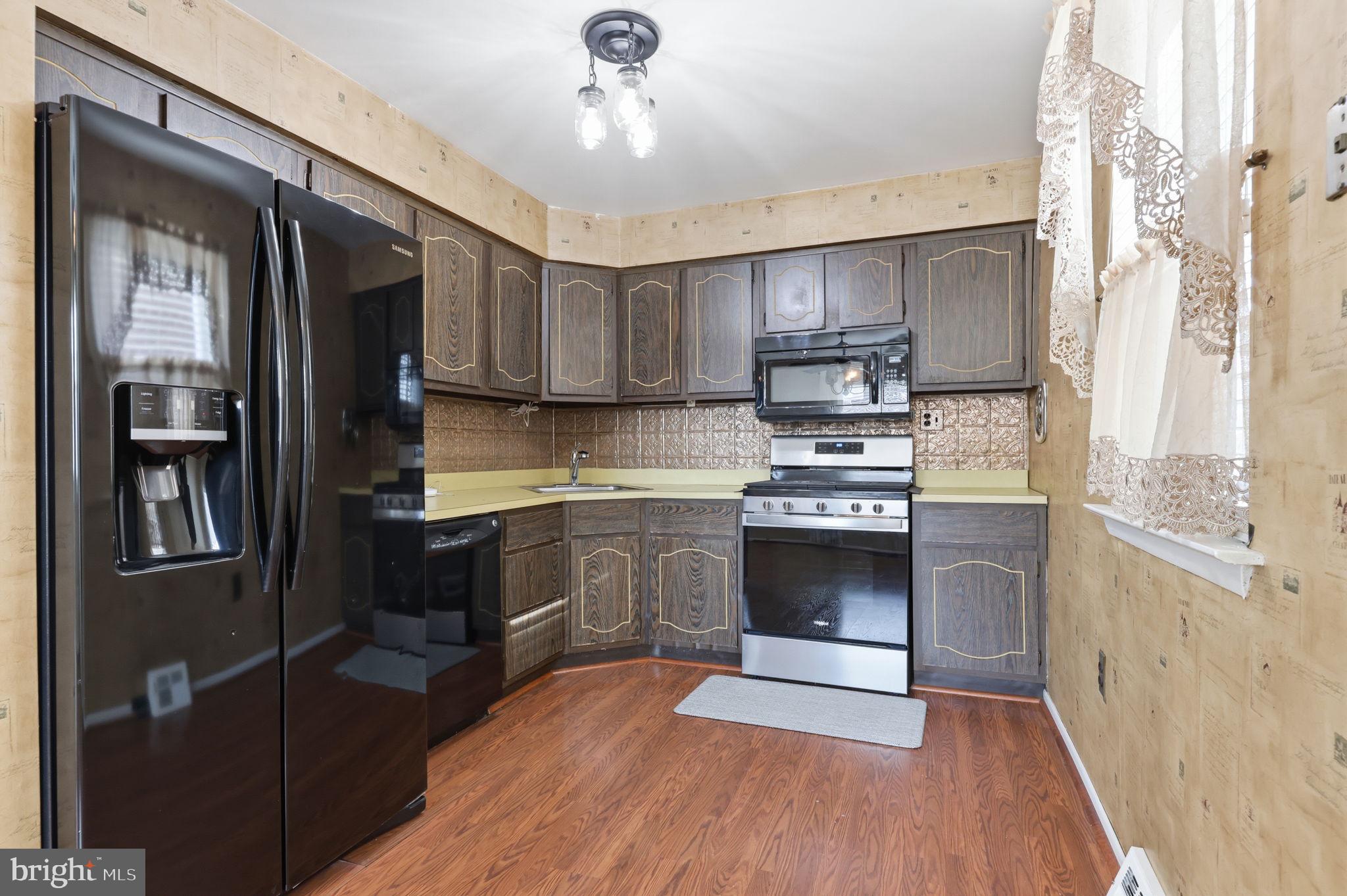 7921 Fairfield Street Philadelphia, PA 19152 - Photo 7 of 36