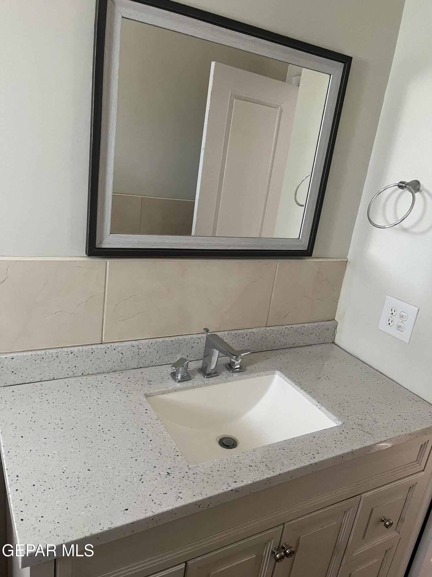 11429 Jenny Road Socorro, TX 79927 - Photo 7 of 12 Jenny rd vanity & mirror