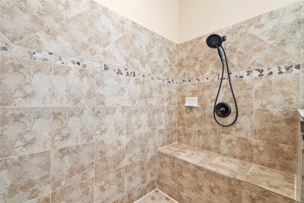 330 Arbors Circle Elgin, TX 78621 - Photo 20 of 39 Bathroom featuring tiled shower