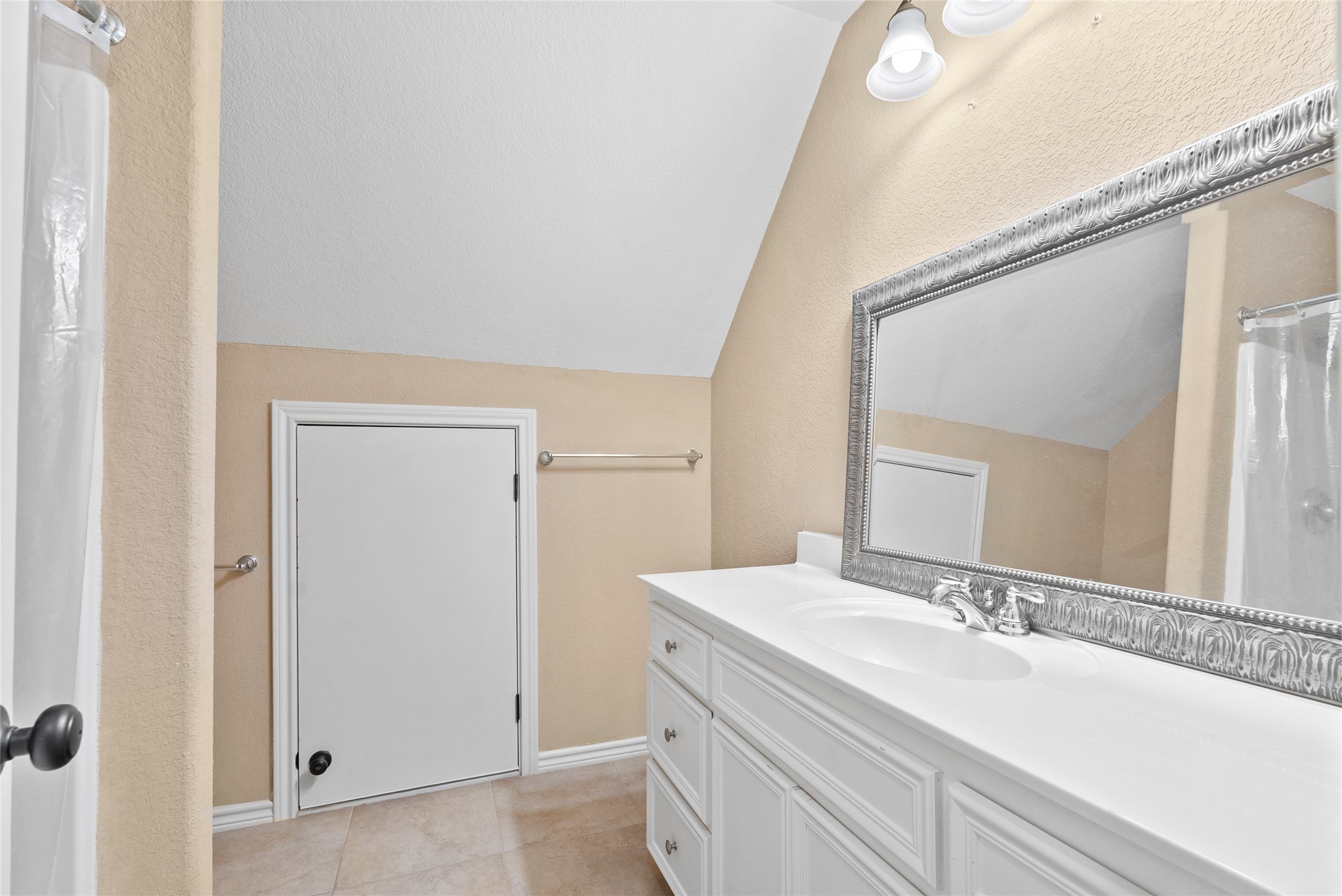 330 Arbors Circle Elgin, TX 78621 - Photo 26 of 36 a bathroom with a sink and a mirror