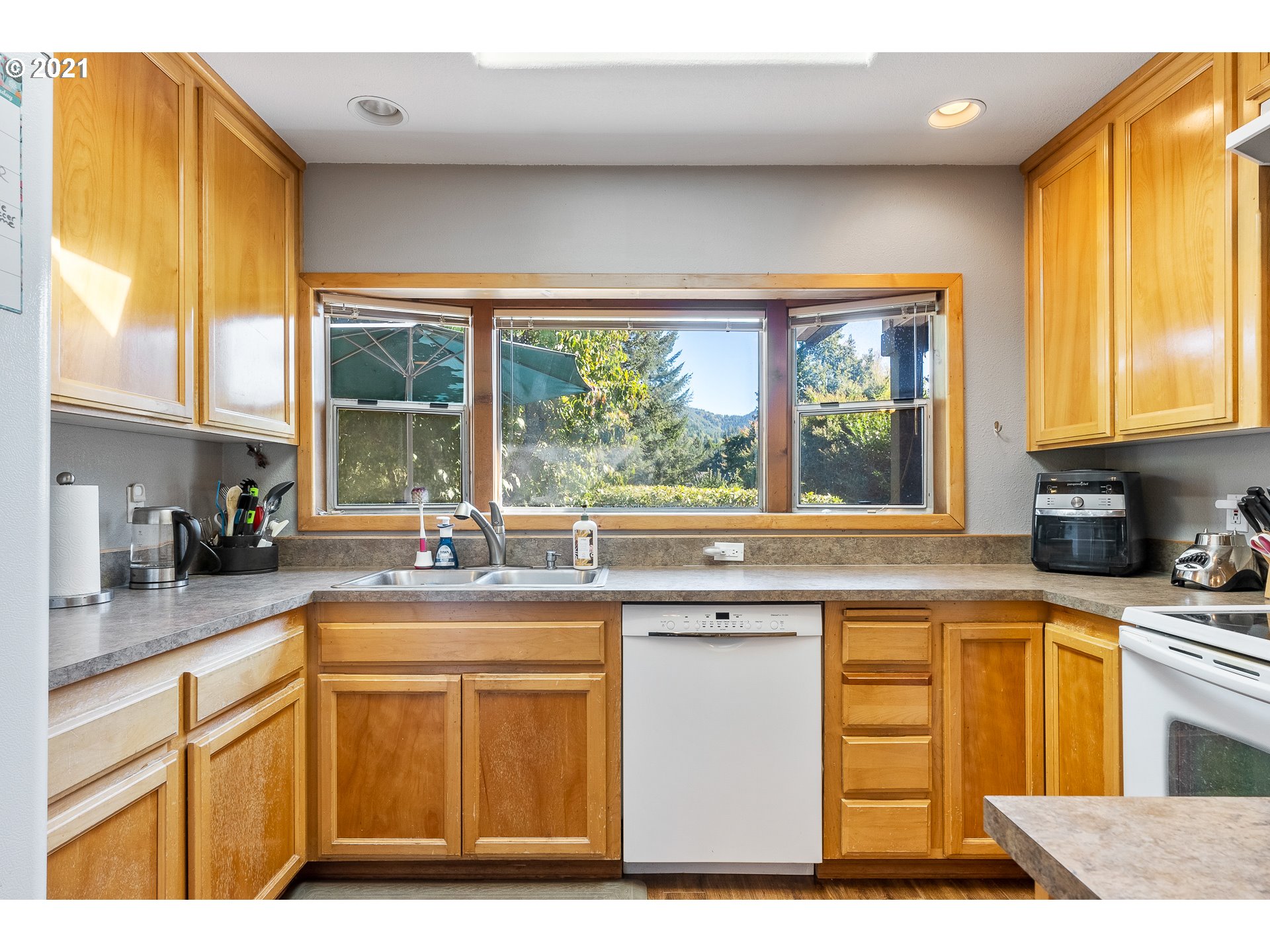88046 Riverview Avenue Mapleton, OR 97453 - Photo 7 of 32 Gallery Image 7