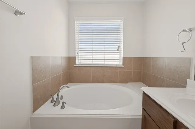 $1,950 | 5116 Dartmoor Ridge Trail, Houston, TX 77066