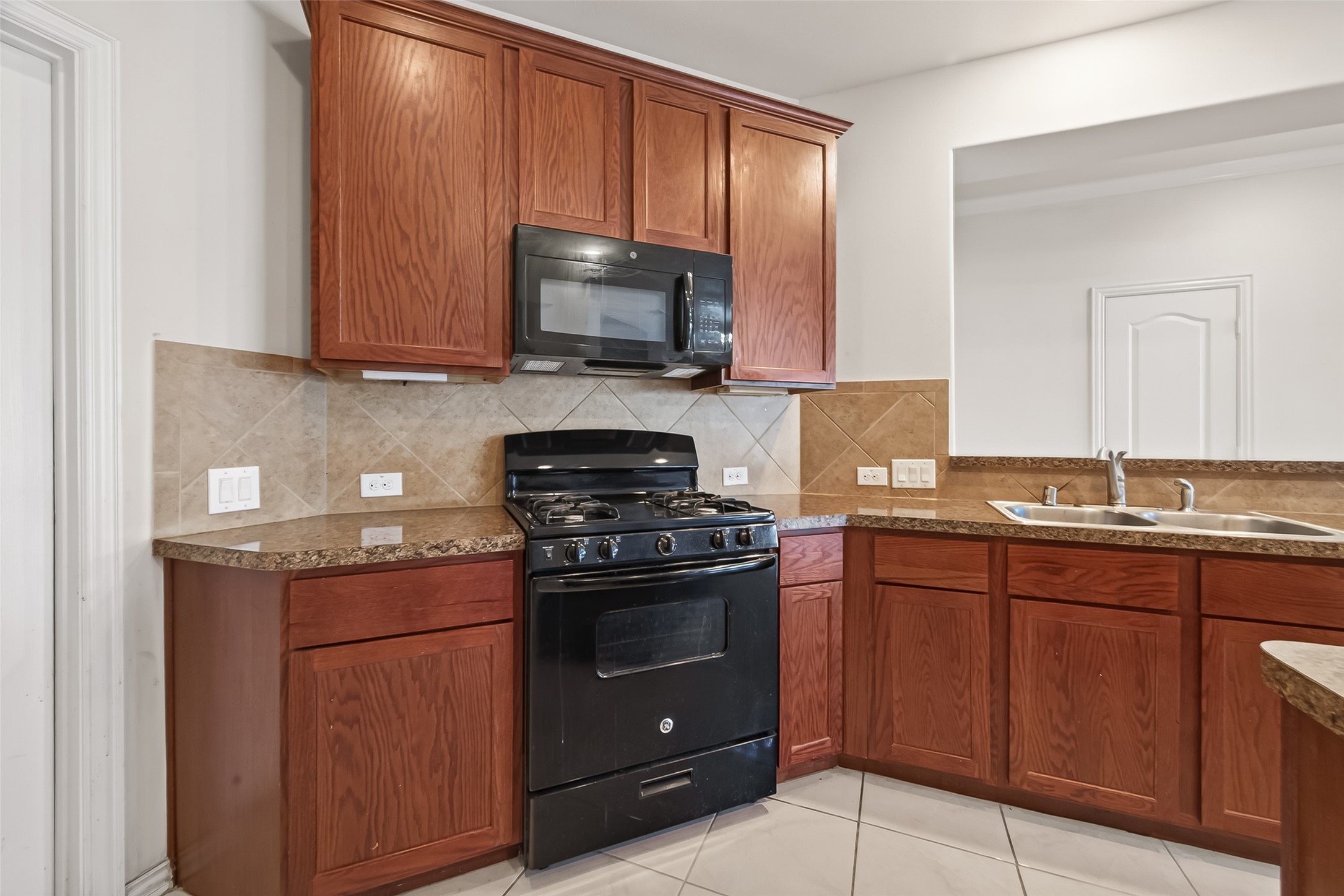 5116 Dartmoor Ridge Trail Houston, TX 77066 - Photo 8 of 36