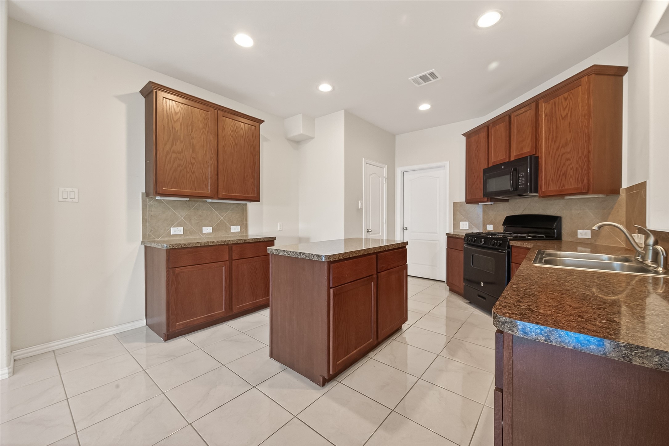 5116 Dartmoor Ridge Trail Houston, TX 77066 - Photo 9 of 36