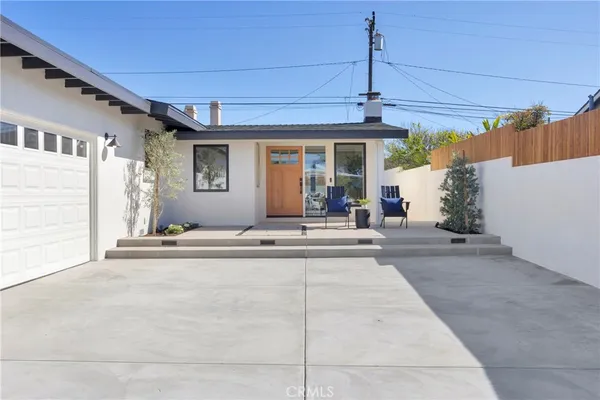 $6,900 | 900 Catalina Avenue, Seal Beach, CA 90740