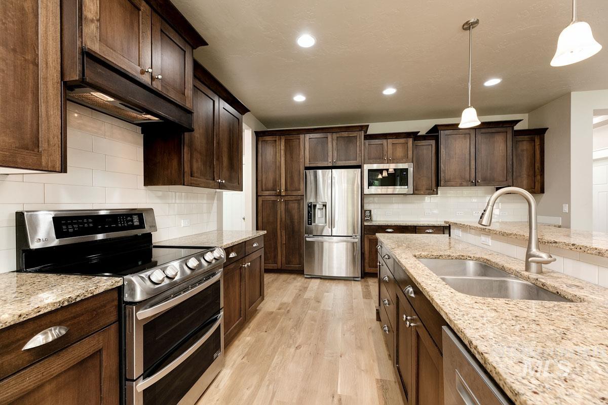 5855 North Channing Way Meridian, ID 83646 - Photo 13 of 37