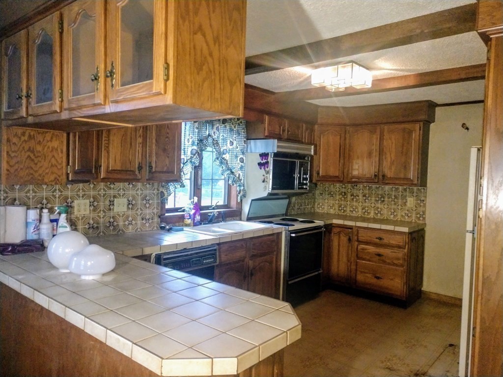 63 John Duggan Road Tiverton, RI 02878 - Photo 4 of 35
