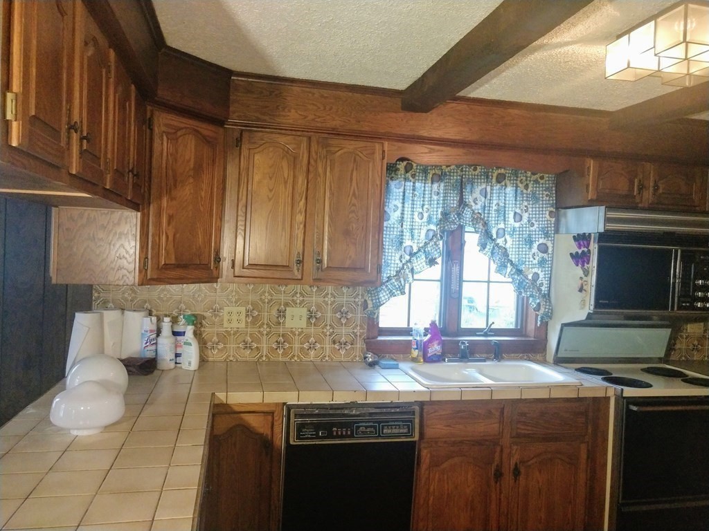 63 John Duggan Road Tiverton, RI 02878 - Photo 5 of 35
