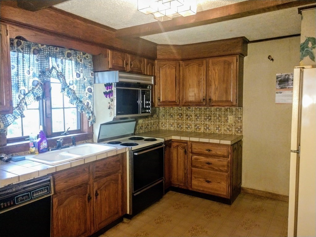 63 John Duggan Road Tiverton, RI 02878 - Photo 6 of 35