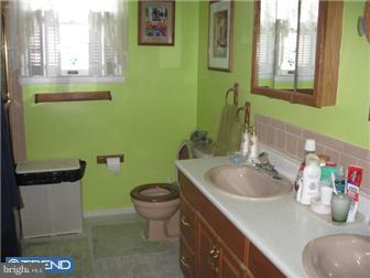 615 Warwick Road Fairless Hills, PA 19030 - Photo 5 of 12 Bathroom