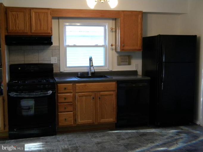 7809 Overhill Road Glen Burnie, MD 21060 - Photo 2 of 6 Kitchen