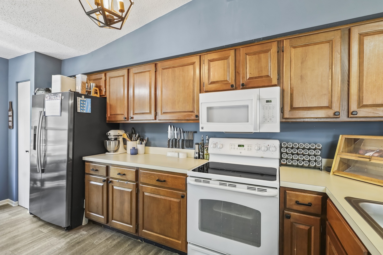 1744 Ranchview Drive Naperville, IL 60565 - Photo 10 of 25