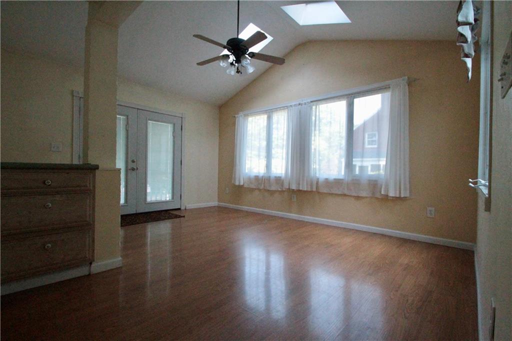 144 Ridgewood Road Pittsburgh, PA 15237 - Photo 4 of 22 Morning room