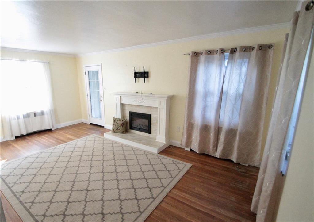 144 Ridgewood Road Pittsburgh, PA 15237 - Photo 6 of 22 Living room