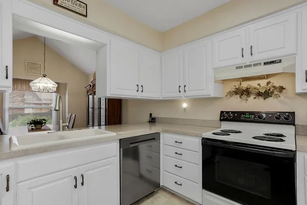 $309,000 | 11616 Bluejacket Street, Overland Park, KS 66210