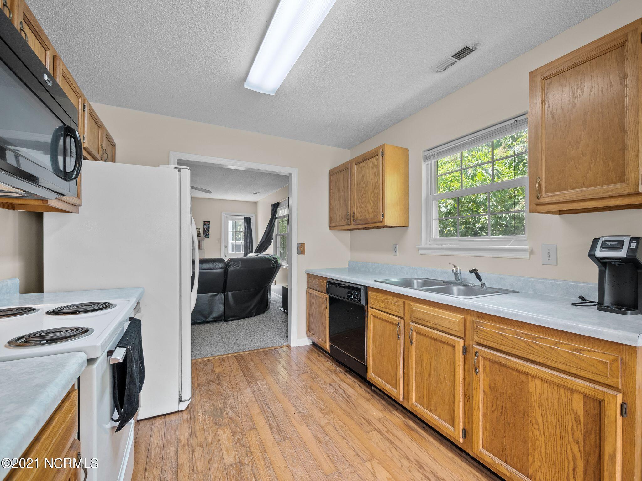 2032 Derby Run Road Jacksonville, NC 28546 - Photo 5 of 15 DZ3-R7Wc