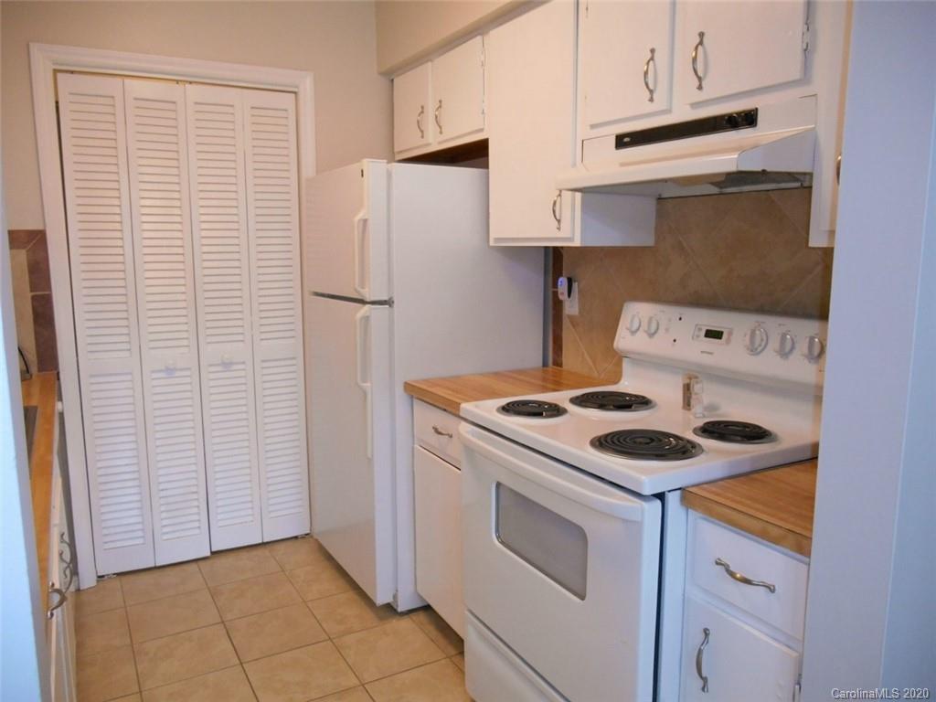 11183 Harrowfield Road Charlotte, NC 28226 - Photo 10 of 20 a kitchen with a stove and a refrigerator