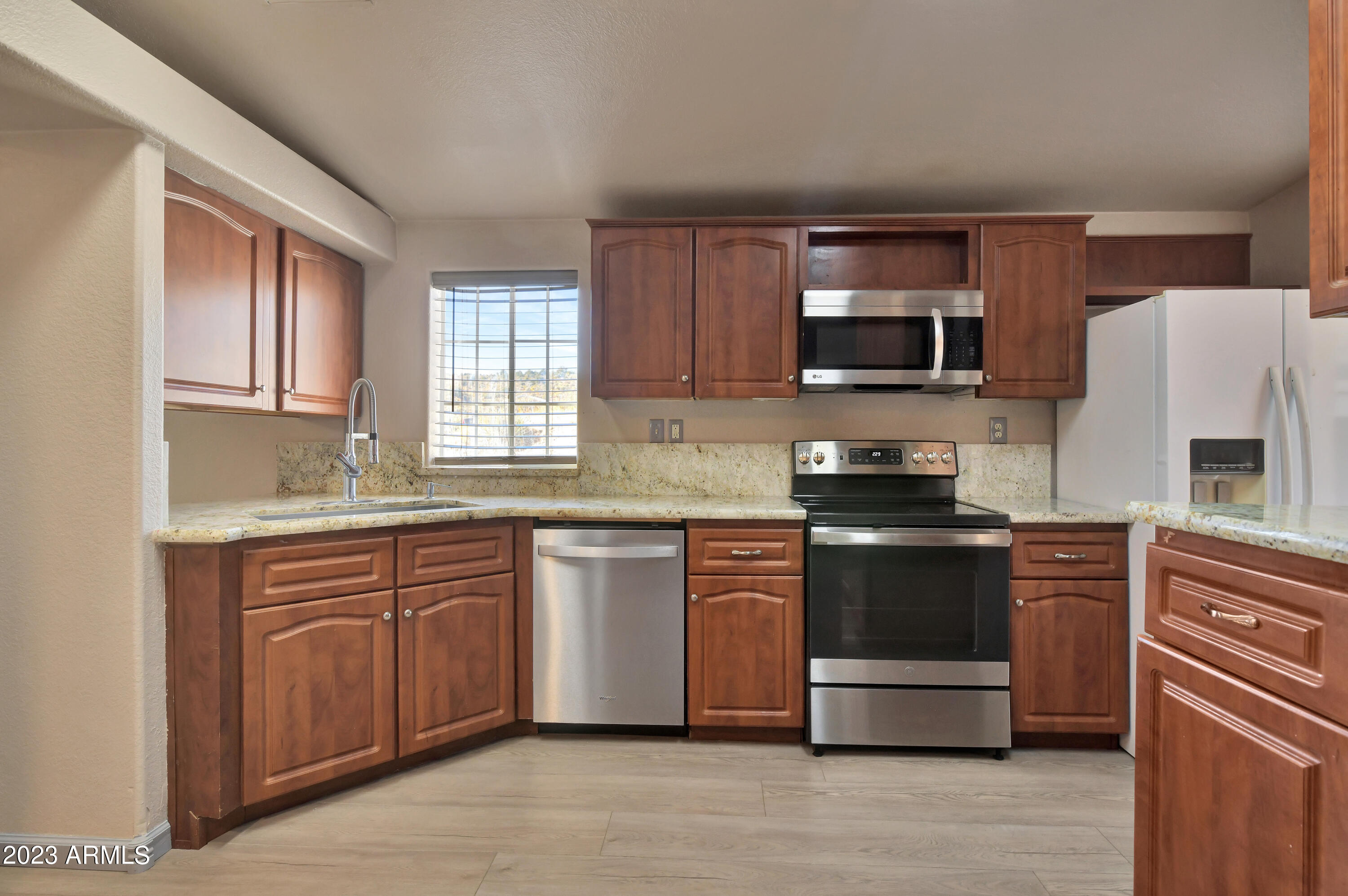 12370 Jacobs Road Mayer, AZ 86333 - Photo 3 of 27 KITCHEN