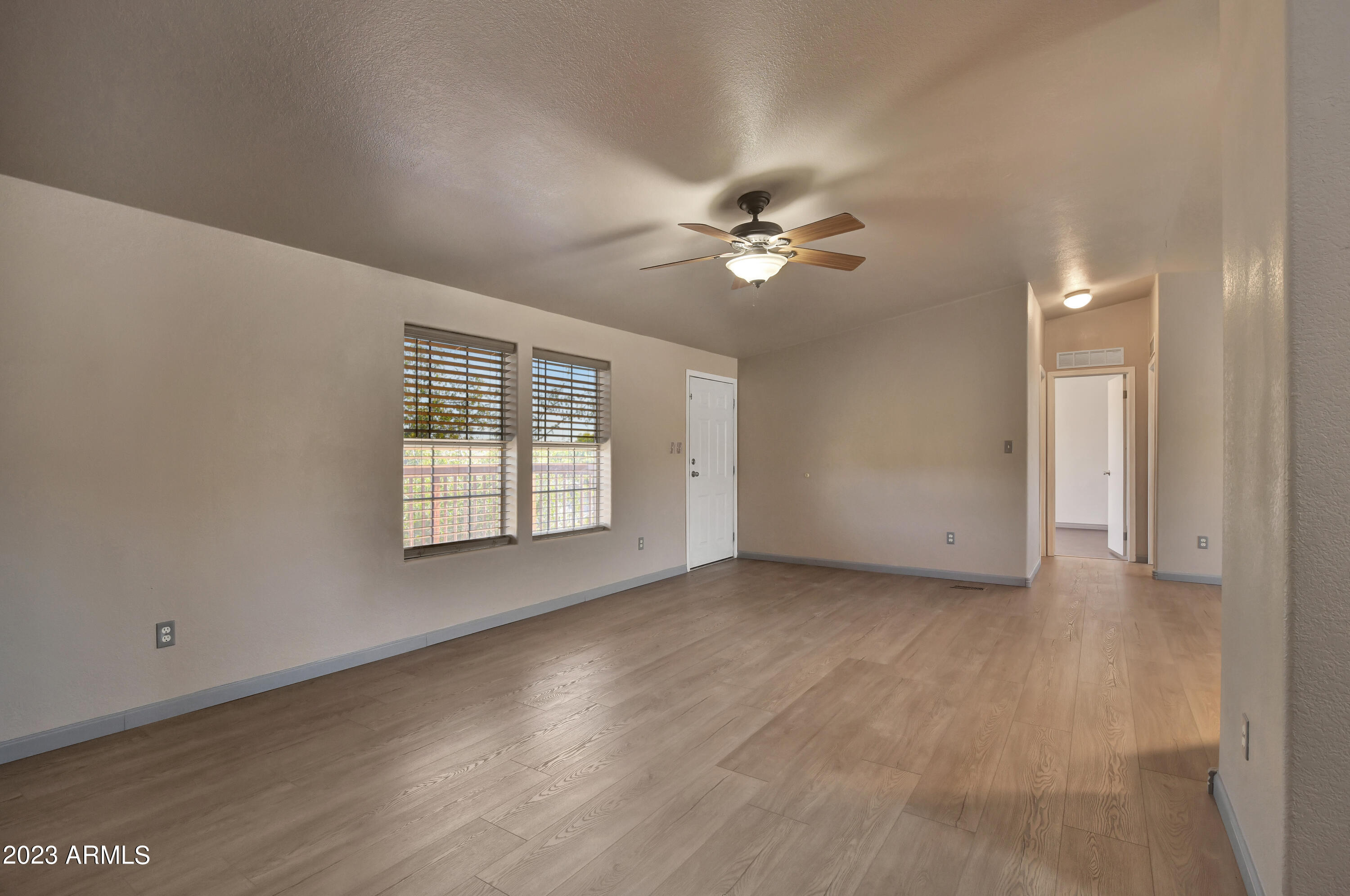 12370 Jacobs Road Mayer, AZ 86333 - Photo 6 of 27 LIVING