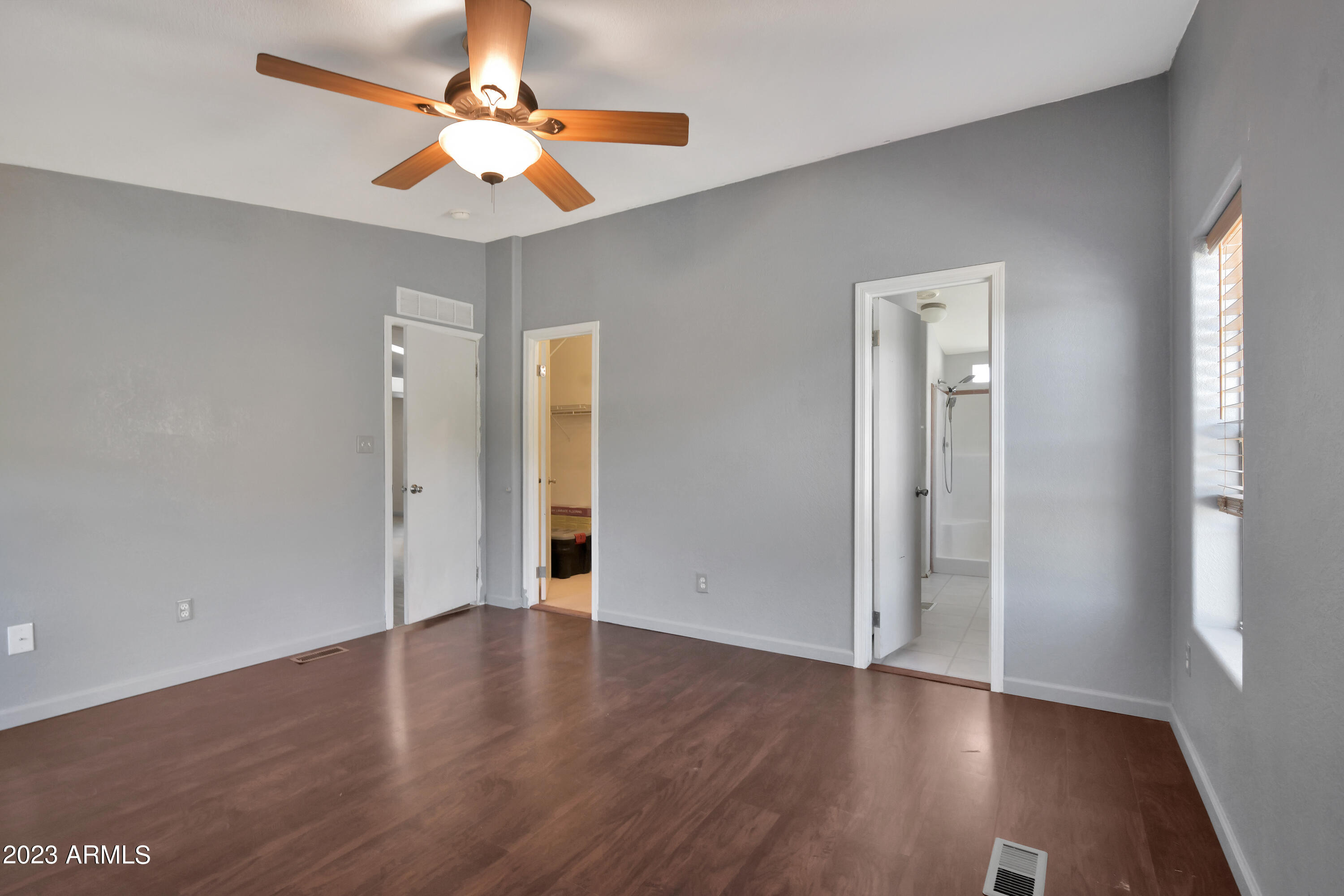 12370 Jacobs Road Mayer, AZ 86333 - Photo 9 of 27 MASTER CLOSET BATH
