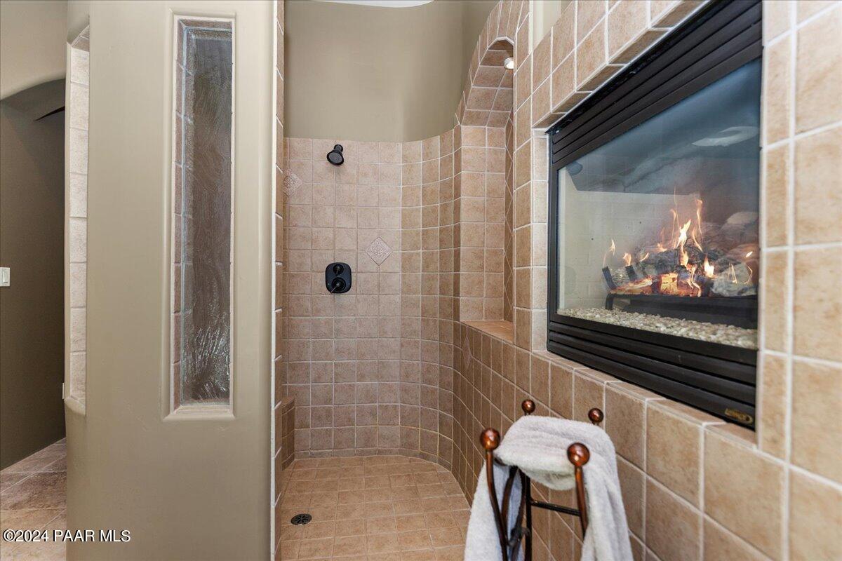 5040 Indian Camp Road, Unit 4 Prescott, AZ 86305 - Photo 24 of 57 24-Master Shower