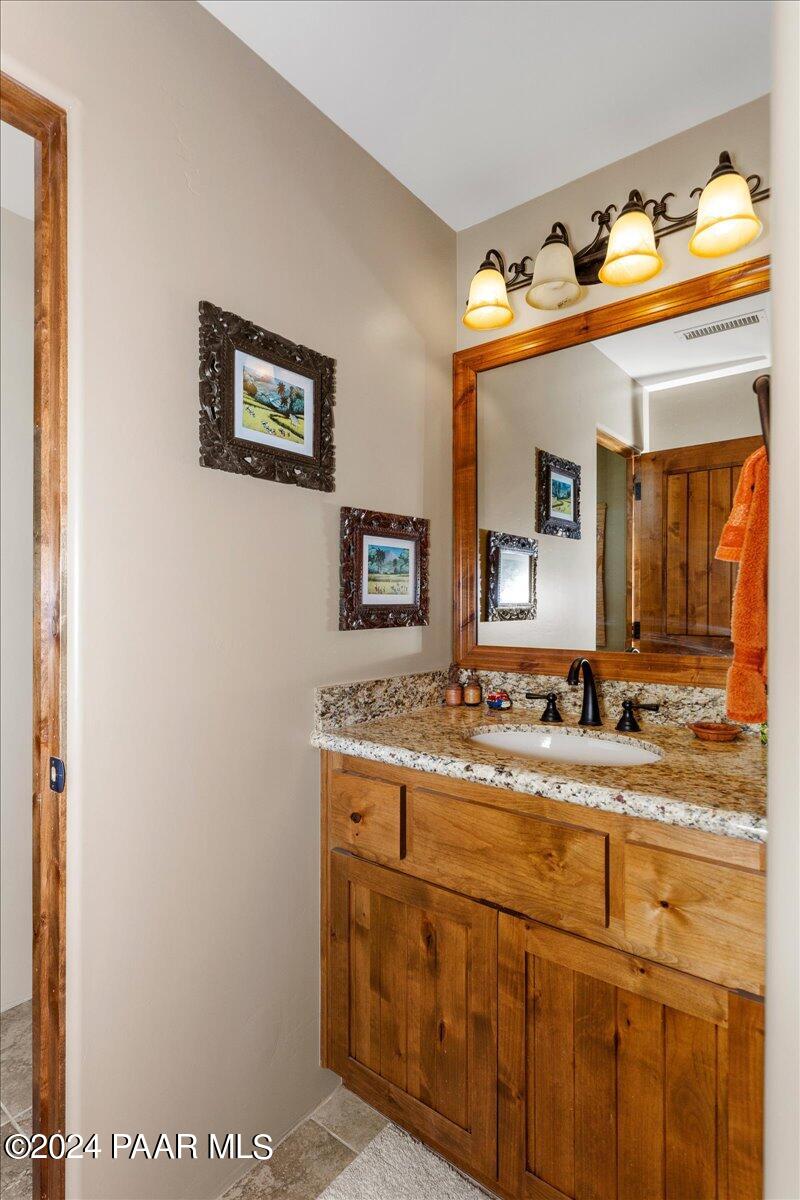 5040 Indian Camp Road, Unit 4 Prescott, AZ 86305 - Photo 33 of 57 33-Jack And Jill Bathroom