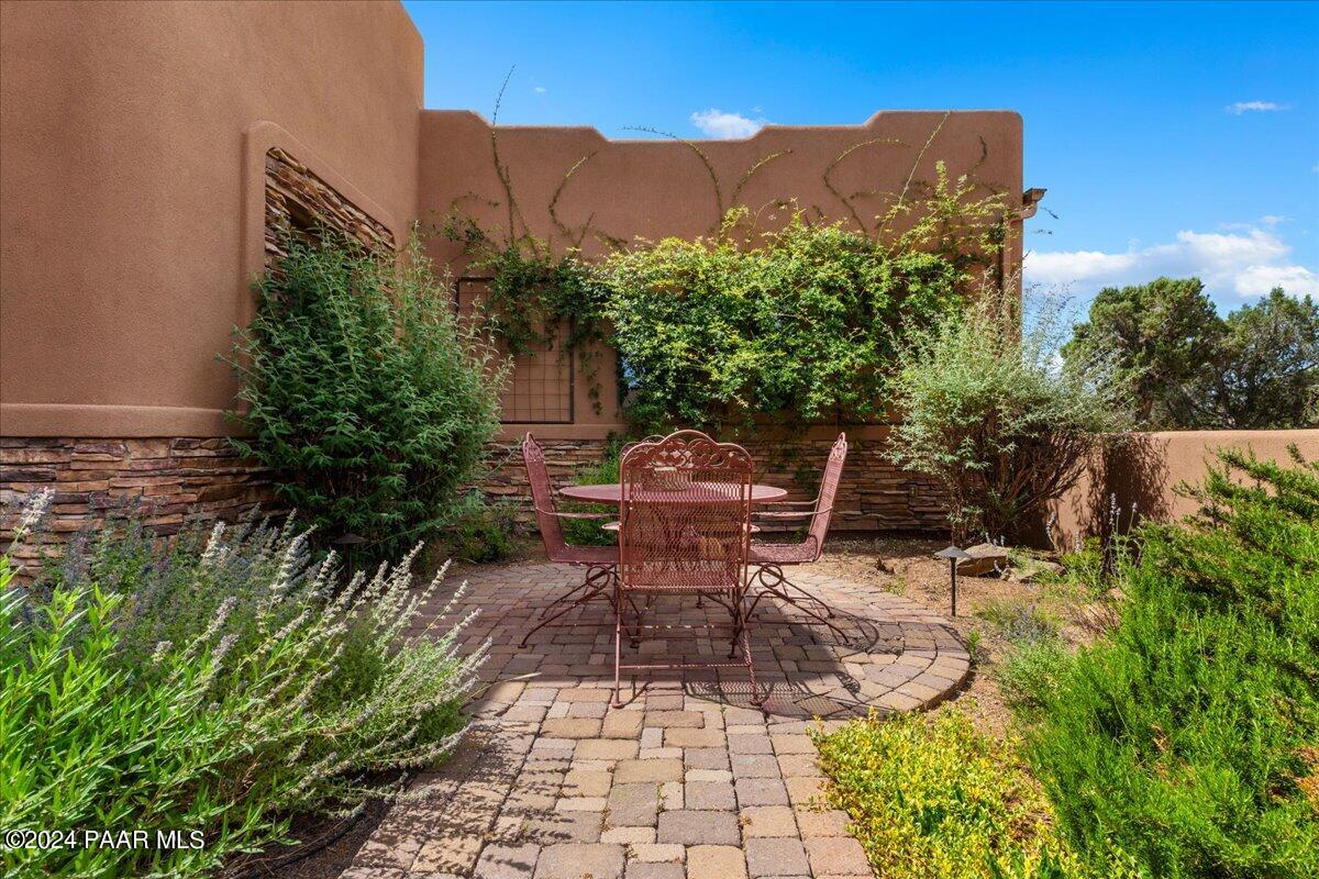 5040 Indian Camp Road, Unit 4 Prescott, AZ 86305 - Photo 6 of 57 06-Front Courtyard