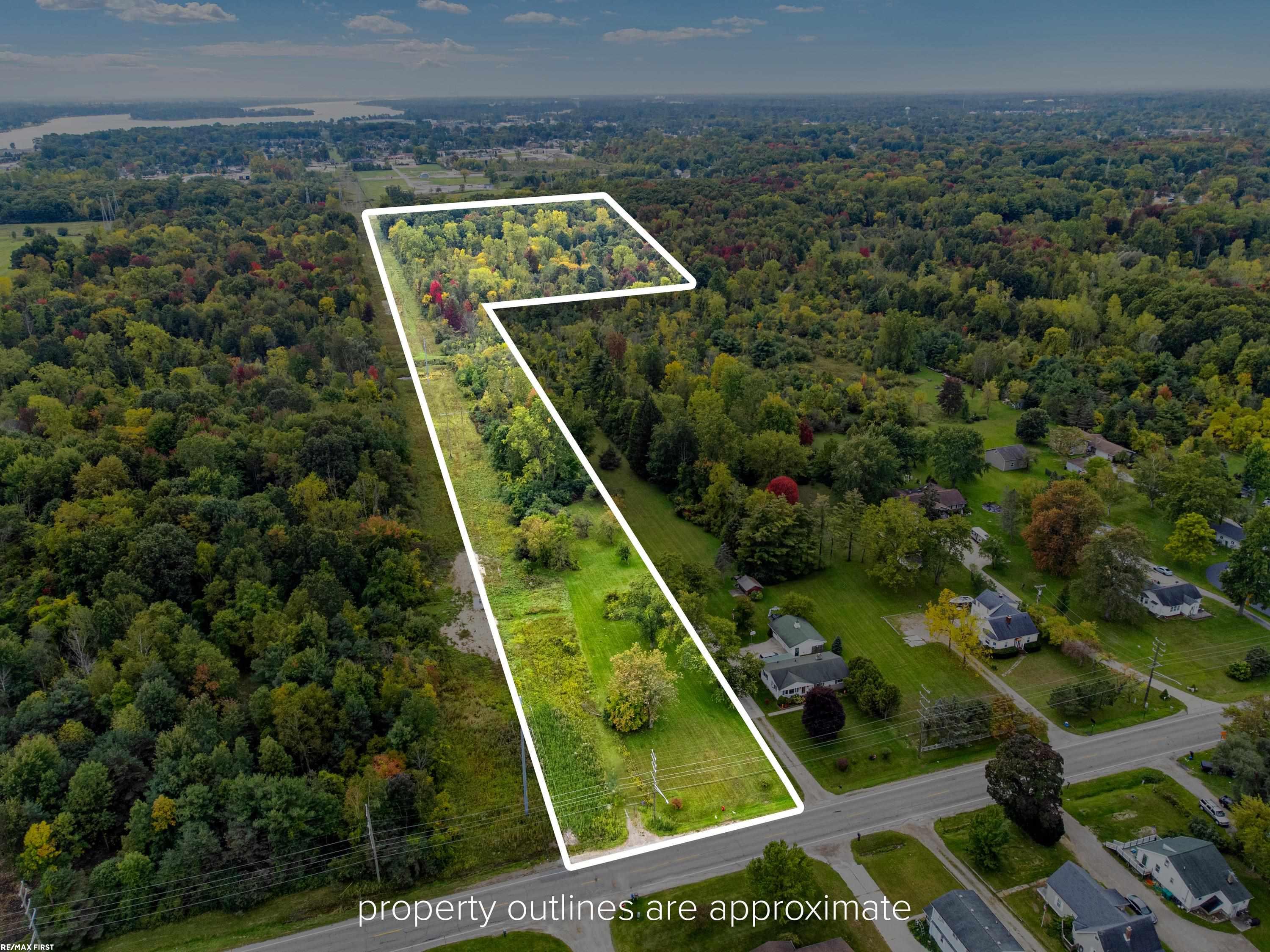 3605 Ravenswood Road Marysville, MI 48040 - Photo 2 of 11
