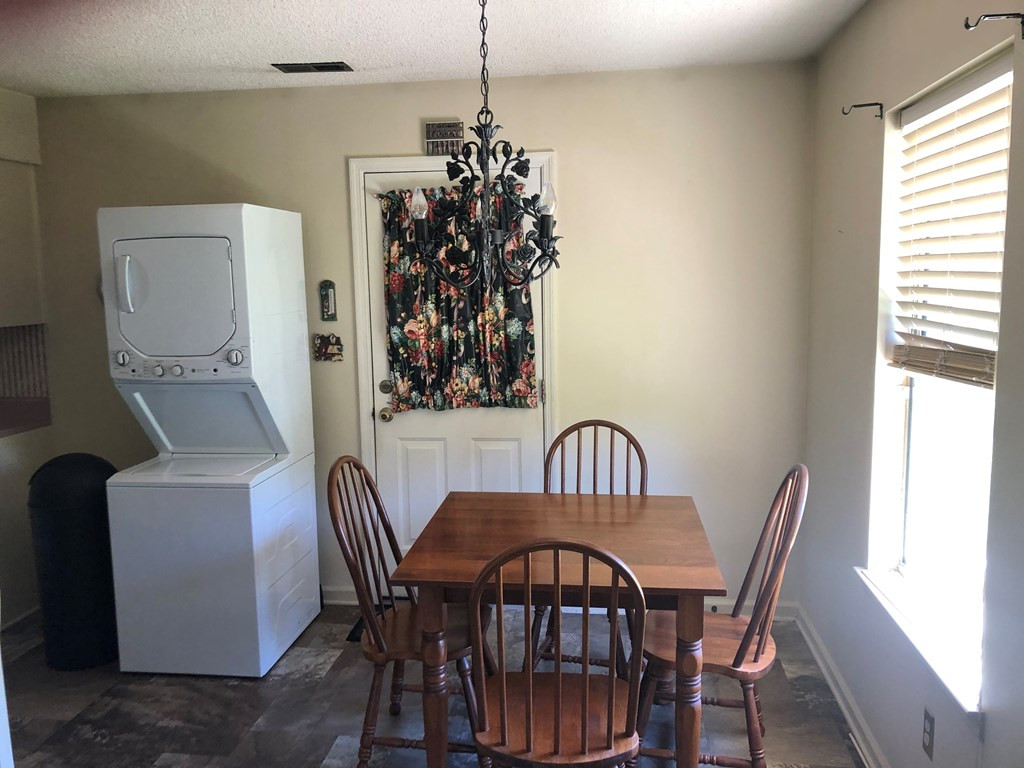5922 North Road Orangeburg, SC 29118 - Photo 4 of 8 Laundry/Breakfast Area