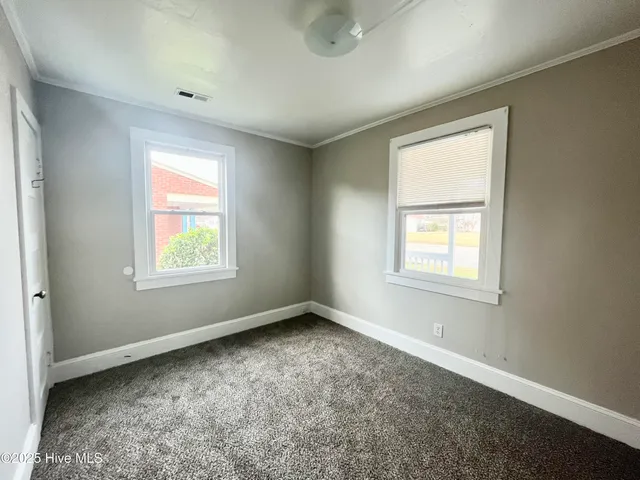 $1,467 | 803 West Elizabeth Street, Elizabeth City, NC 27909