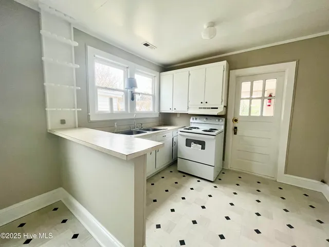 $1,467 | 803 West Elizabeth Street, Elizabeth City, NC 27909