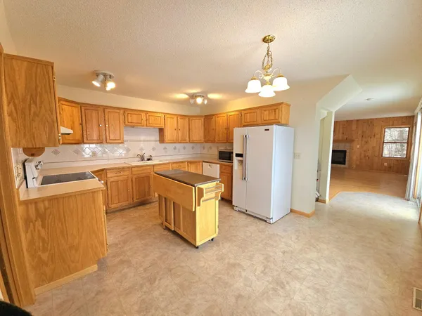 $574,900 | 46501 Lucretia Lane, Isle, MN 56342