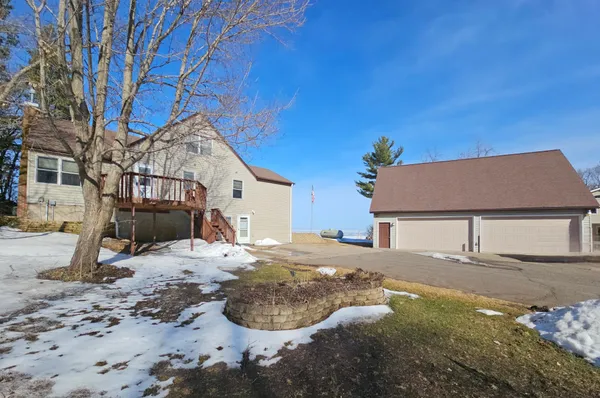 $574,900 | 46501 Lucretia Lane, Isle, MN 56342