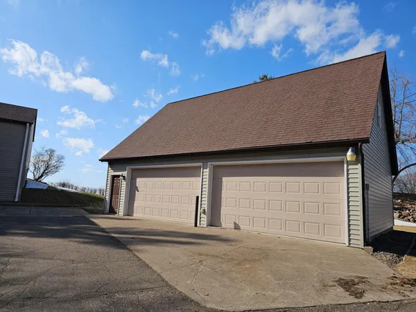 $574,900 | 46501 Lucretia Lane, Isle, MN 56342