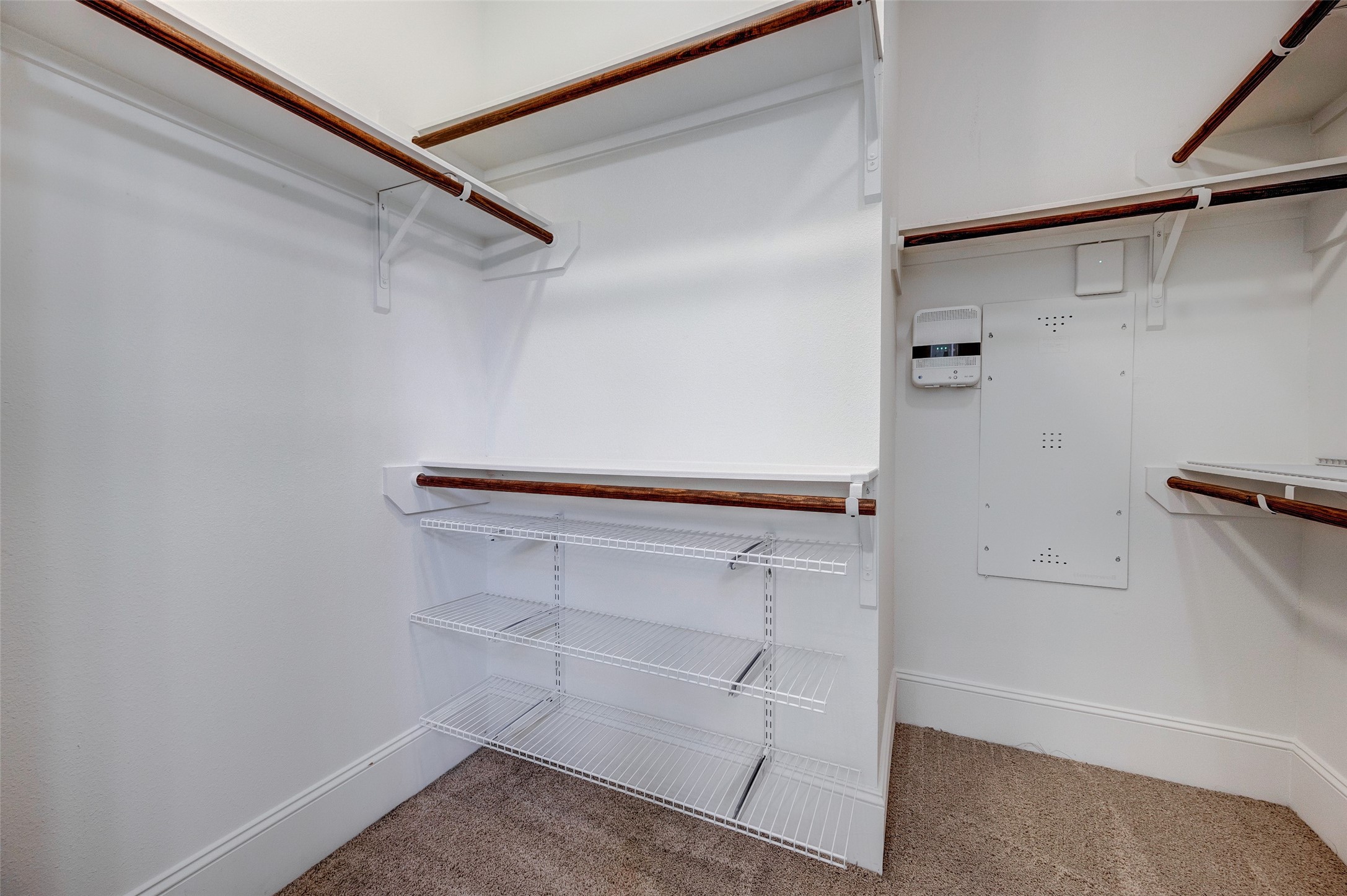 1413 Patterson Street Houston, TX 77007 - Photo 25 of 37 The walk-in closet includes shelves and plenty of hanging rods