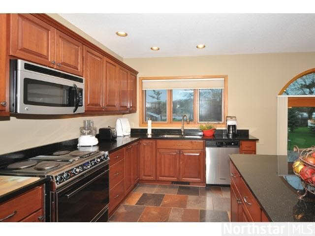 32 West Point Place Tonka Bay, MN 55331 - Photo 9 of 18
