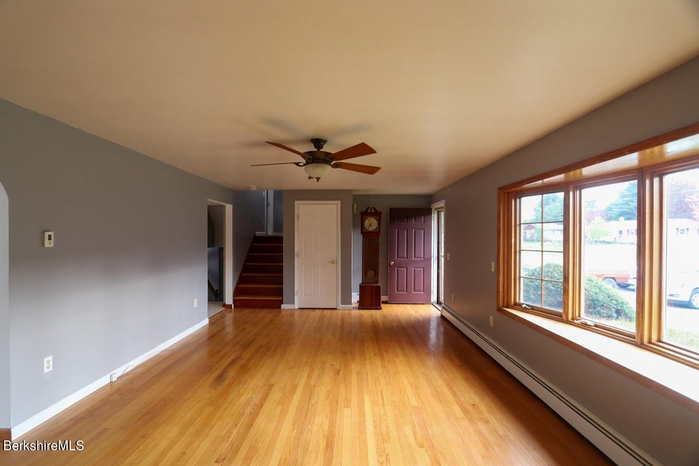 82 Oak Hill Road Pittsfield, MA 01201 - Photo 10 of 29 Living Room