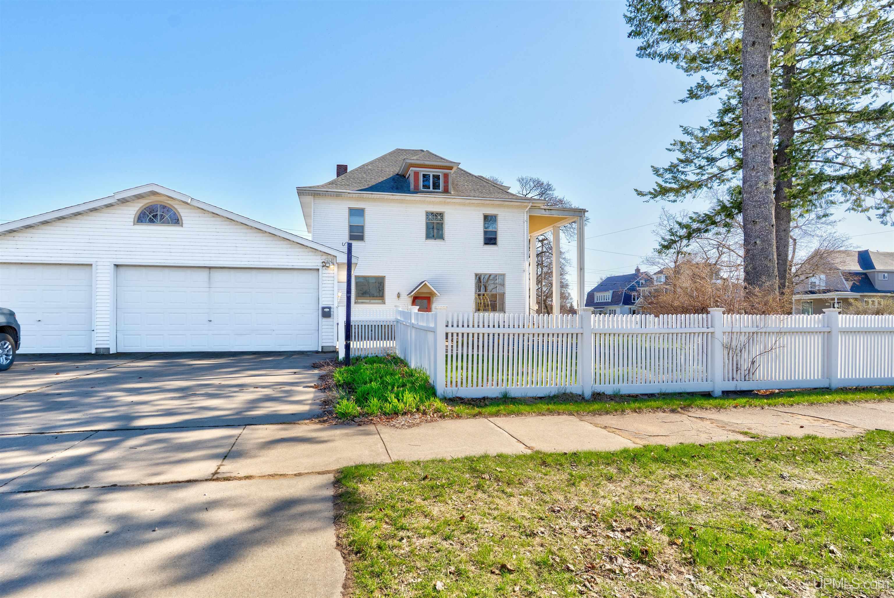 705 South 10th Street Escanaba, MI 49829 - Photo 29 of 45